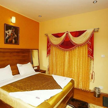 Mmr Holiday Inn Ooty Exteriör bild